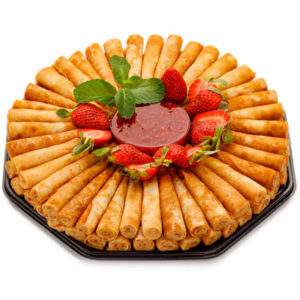 Блинчики с клубничным джемом и ягодами